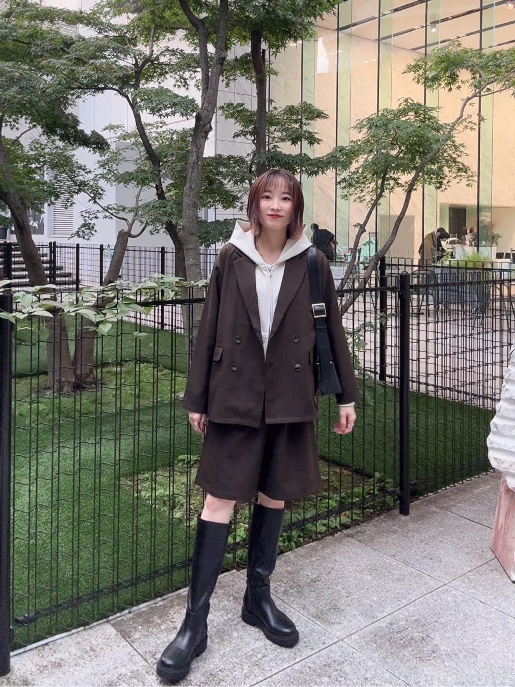 𝐜𝐡𝐢𝐤𝐚さんの「SHOO･LA･RUE｜【セットアップ可】チェック柄タックハーフパンツ」を使ったコーディネート