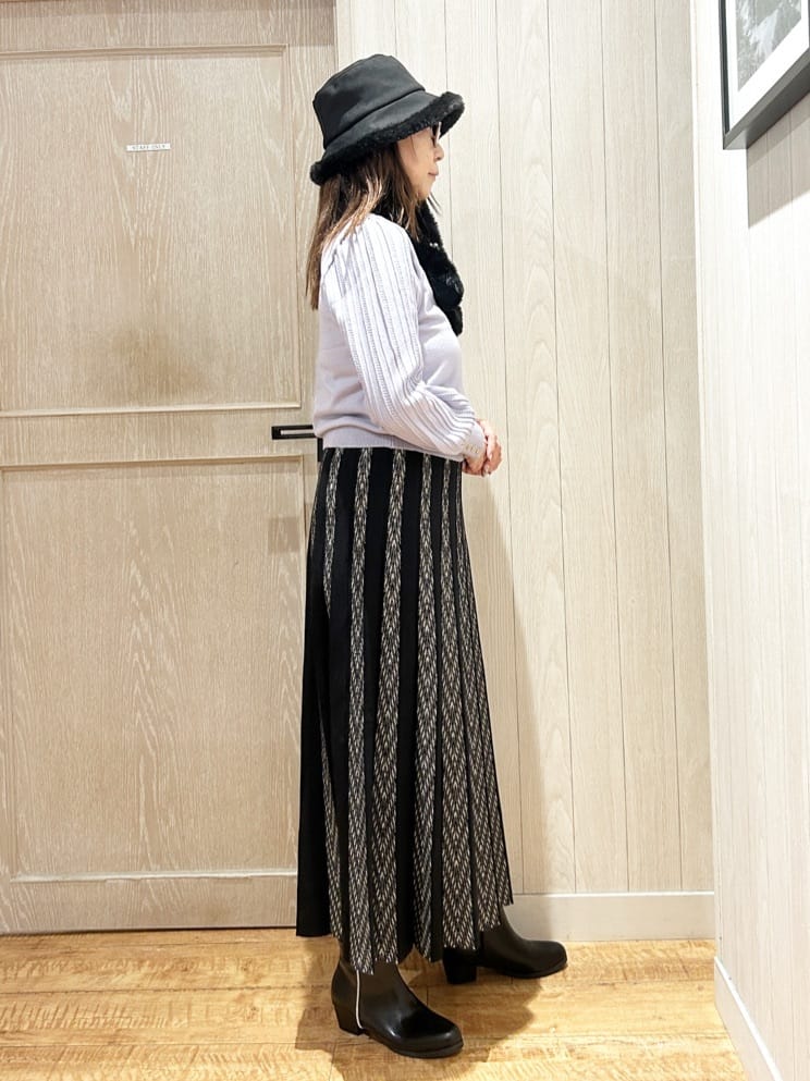 yukaさんの「SHOO･LA･RUE｜キラキラバックストレッチブーツ」を使ったコーディネート