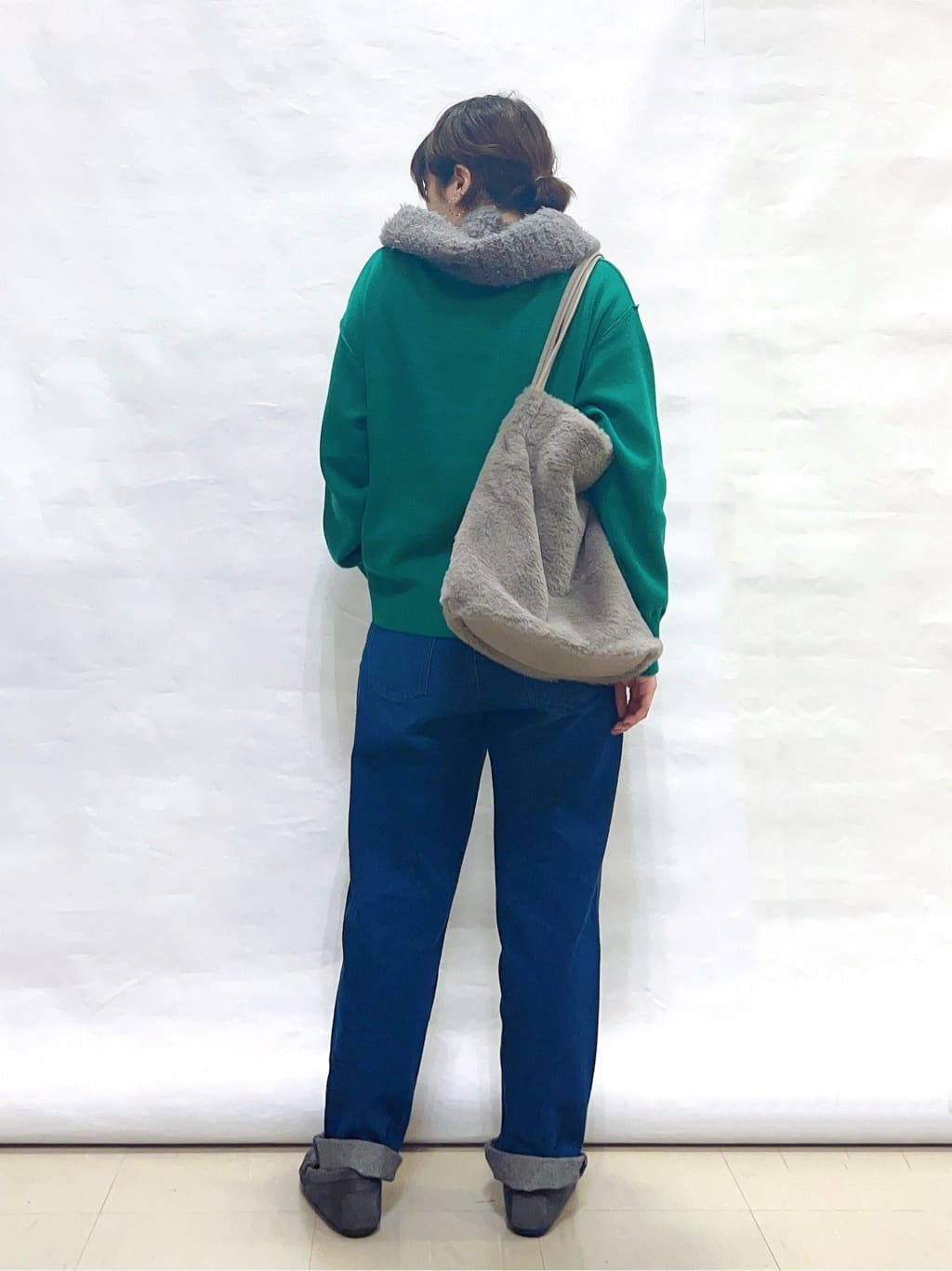 まっつんさんの「SHOO･LA･RUE｜【S-LL】程よくゆったりな 柔らかデニムテーパードパンツ」を使ったコーディネート