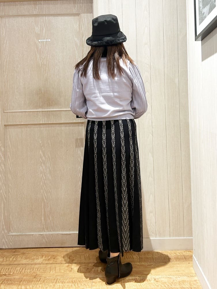 yukaさんの「SHOO･LA･RUE｜キラキラバックストレッチブーツ」を使ったコーディネート