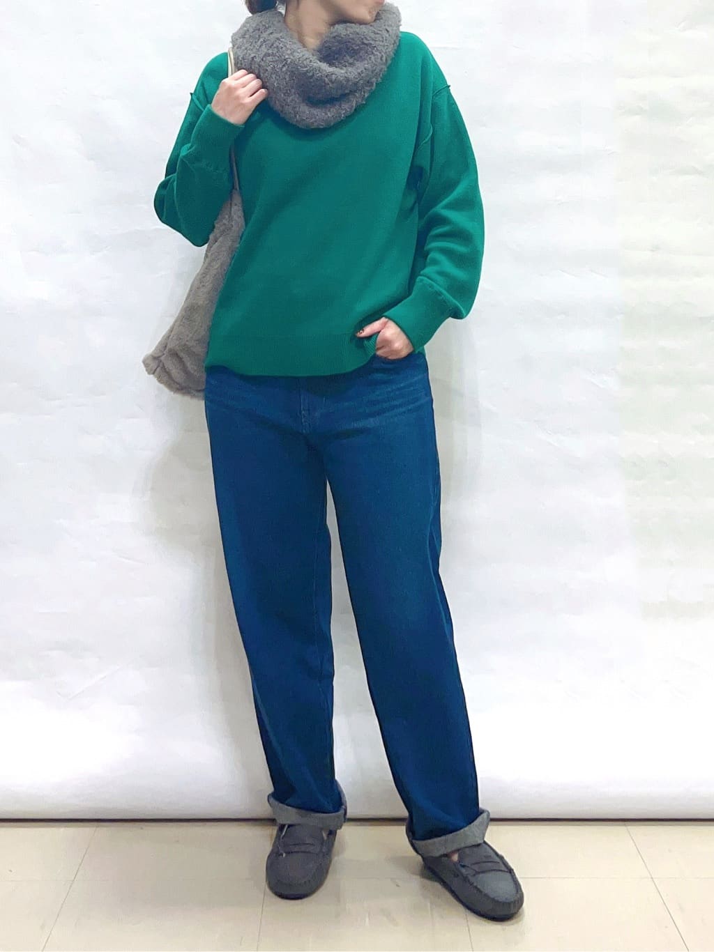 まっつんさんの「SHOO･LA･RUE｜【S-LL】程よくゆったりな 柔らかデニムテーパードパンツ」を使ったコーディネート