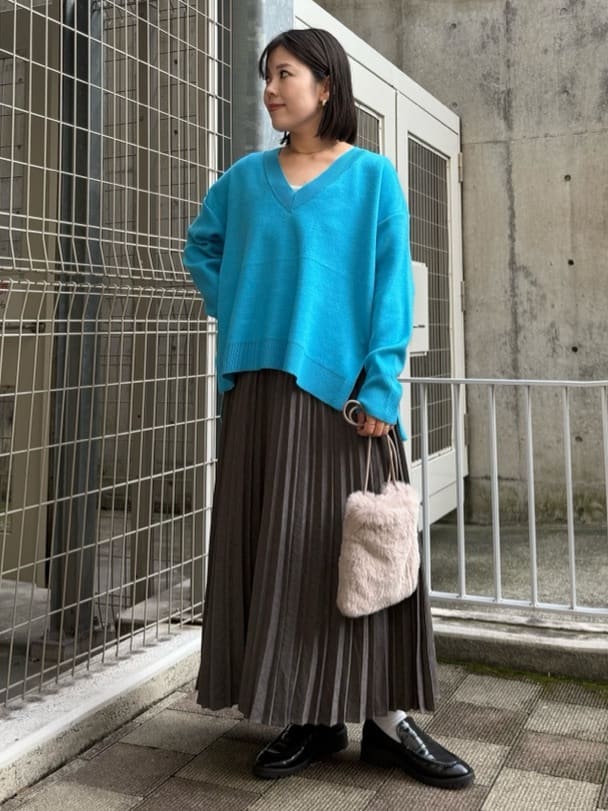 chさんの「THE SHOP TK｜【体型カバー】ゆったり サイドスリットニット」を使ったコーディネート
