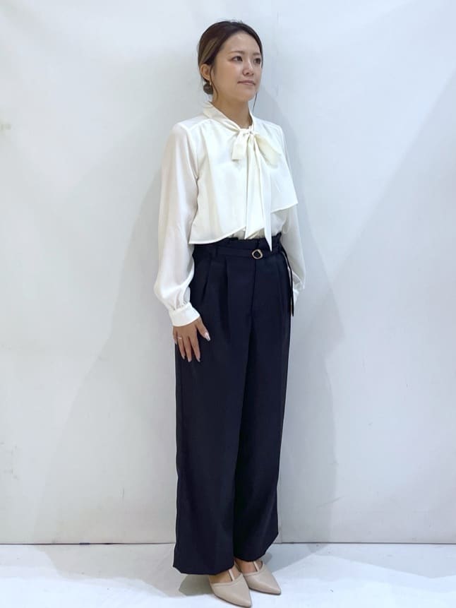 manaさんの「OPAQUE.CLIP｜アシンメトリーレイヤードボウタイブラウス【洗濯機OK／イージーアイロン／防シワ】《XS～3L》」を使ったコーディネート