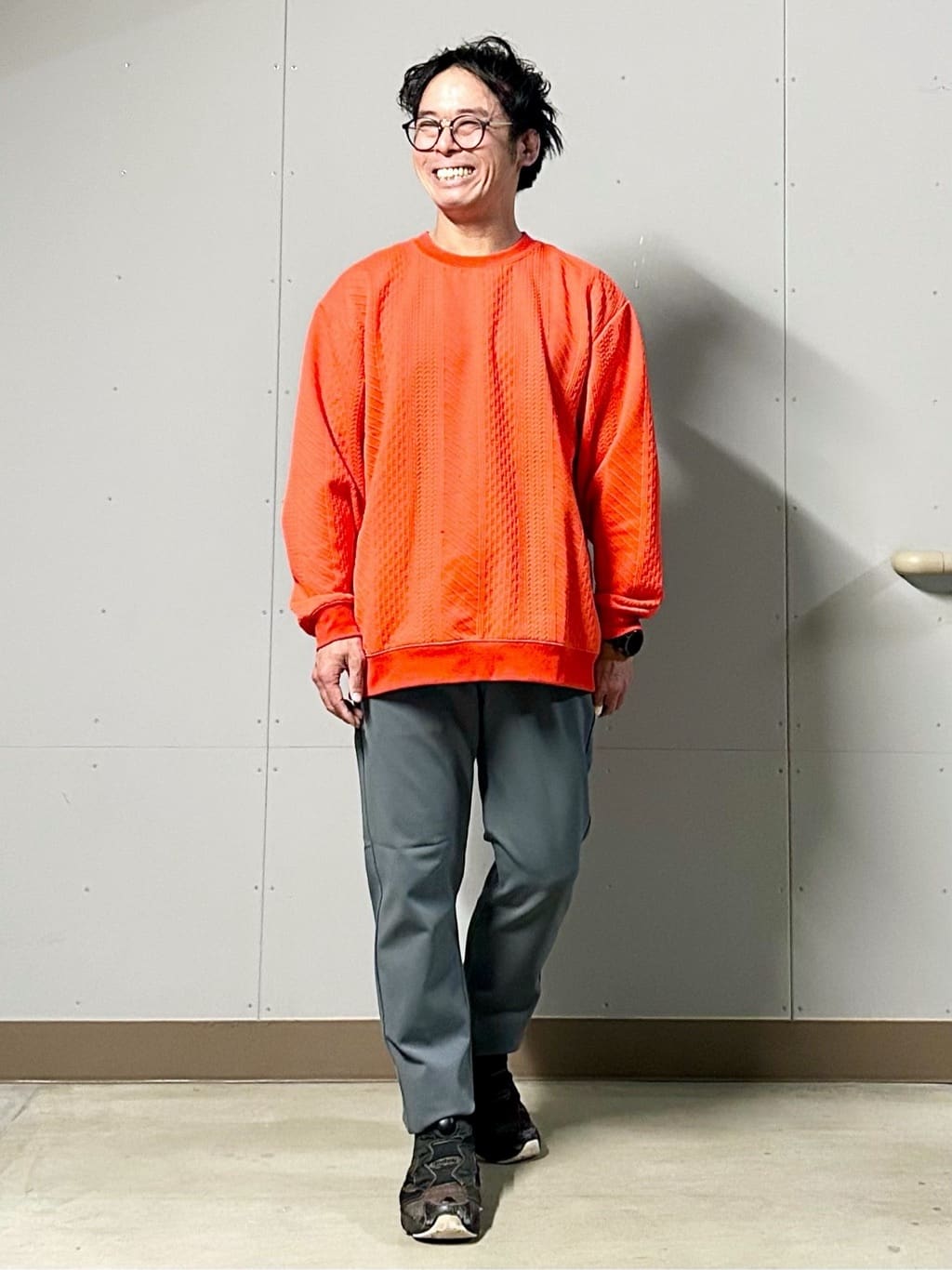 KENJI Iさんの「THE SHOP TK｜【無地に飽きた方へ】ふくれジャカードスウェット　洗濯機OK/6色展開/ユニセックスでおすすめ！」を使ったコーディネート