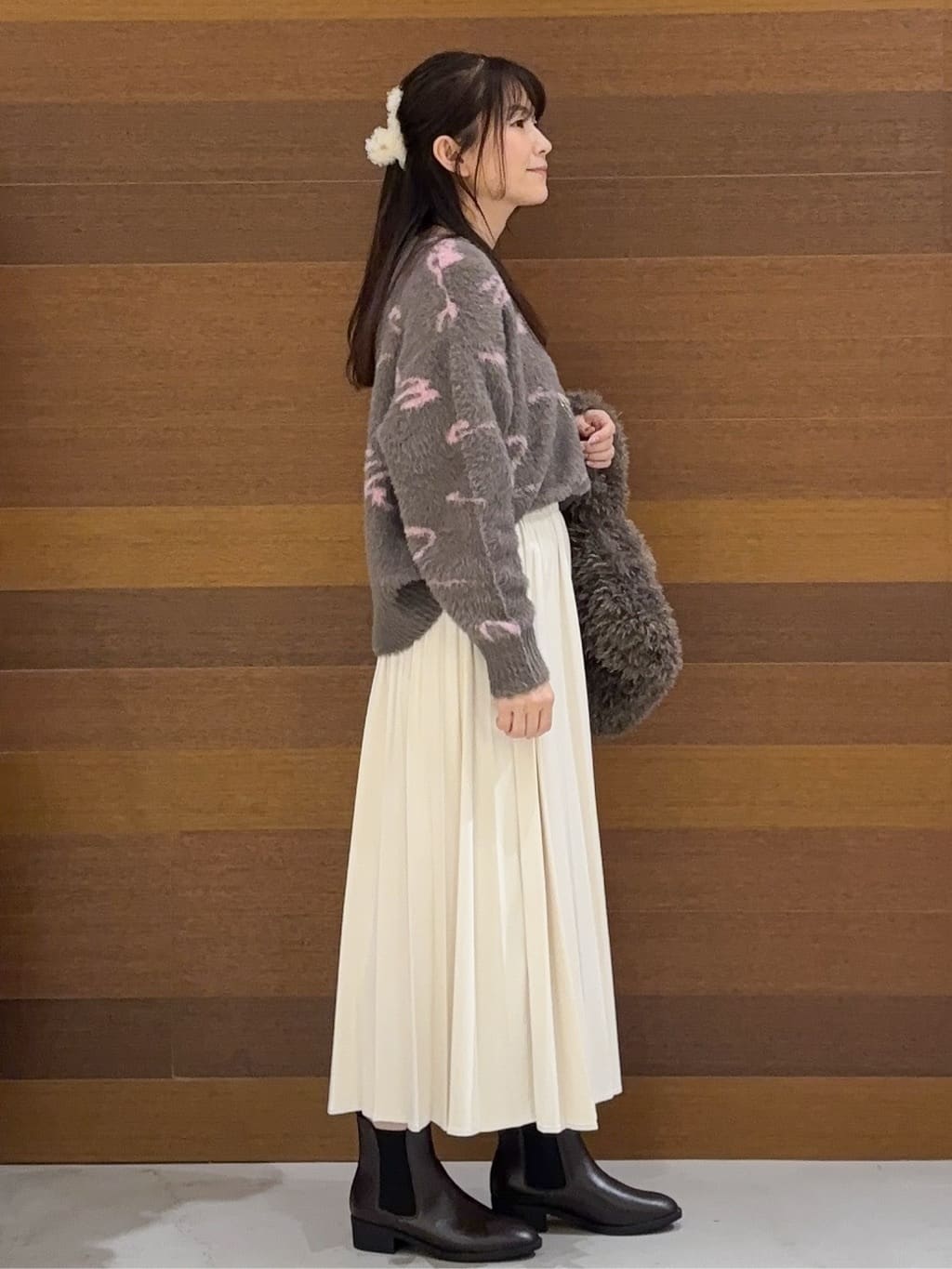 まみさんの「OPAQUE.CLIP｜アート柄シャギーニット【洗濯機OK】」を使ったコーディネート