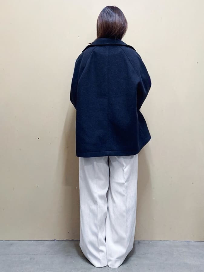  E.Yさんの「THE SHOP TK｜【すっきりシルエットが叶う】大人のためのVネックニット/毛玉になりにくい/静電気防止/洗濯機OK」を使ったコーディネート
