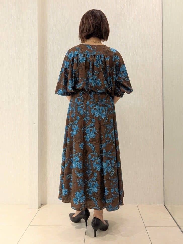 u-macoさんの「UNTITLED｜【洗える/セットアップ可能】オーナメントフラワー ブラウス」を使ったコーディネート