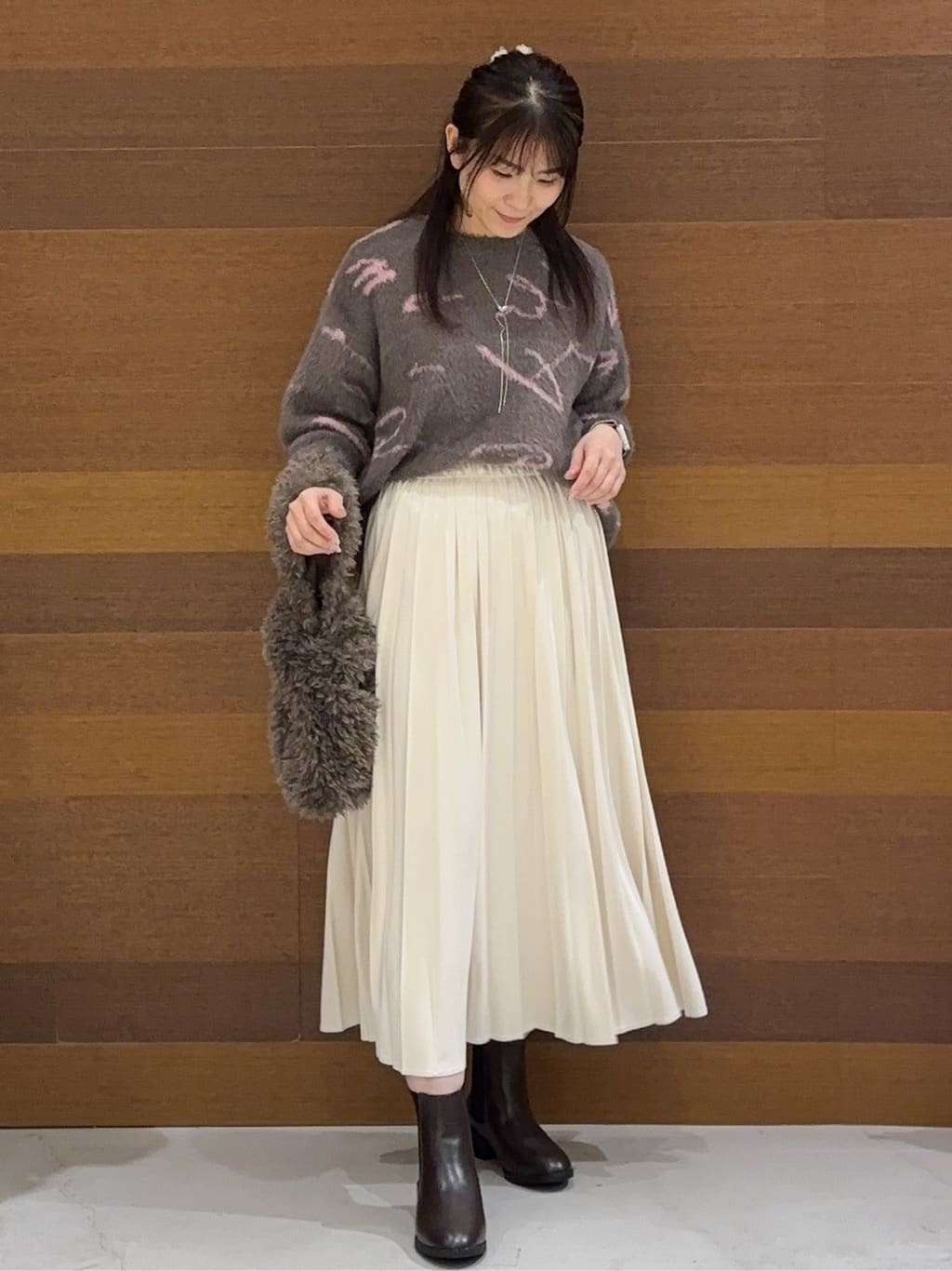 まみさんの「OPAQUE.CLIP｜アート柄シャギーニット【洗濯機OK】」を使ったコーディネート