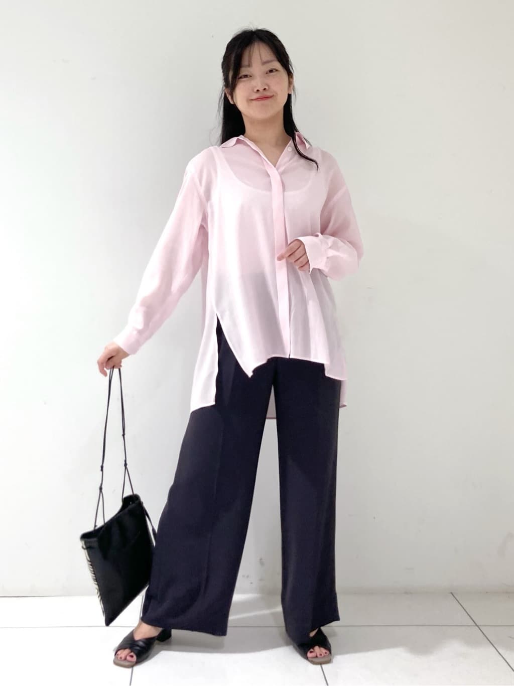 momokoさんの「INDIVI｜【体型カバー／清涼感】シアーオーバーシャツ」を使ったコーディネート