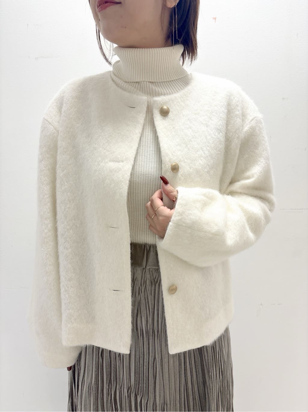 ayumiさんの「UNTITLED｜【ジャケット風/メタルボタン】アルパカ混シャギーカーディガン」を使ったコーディネート
