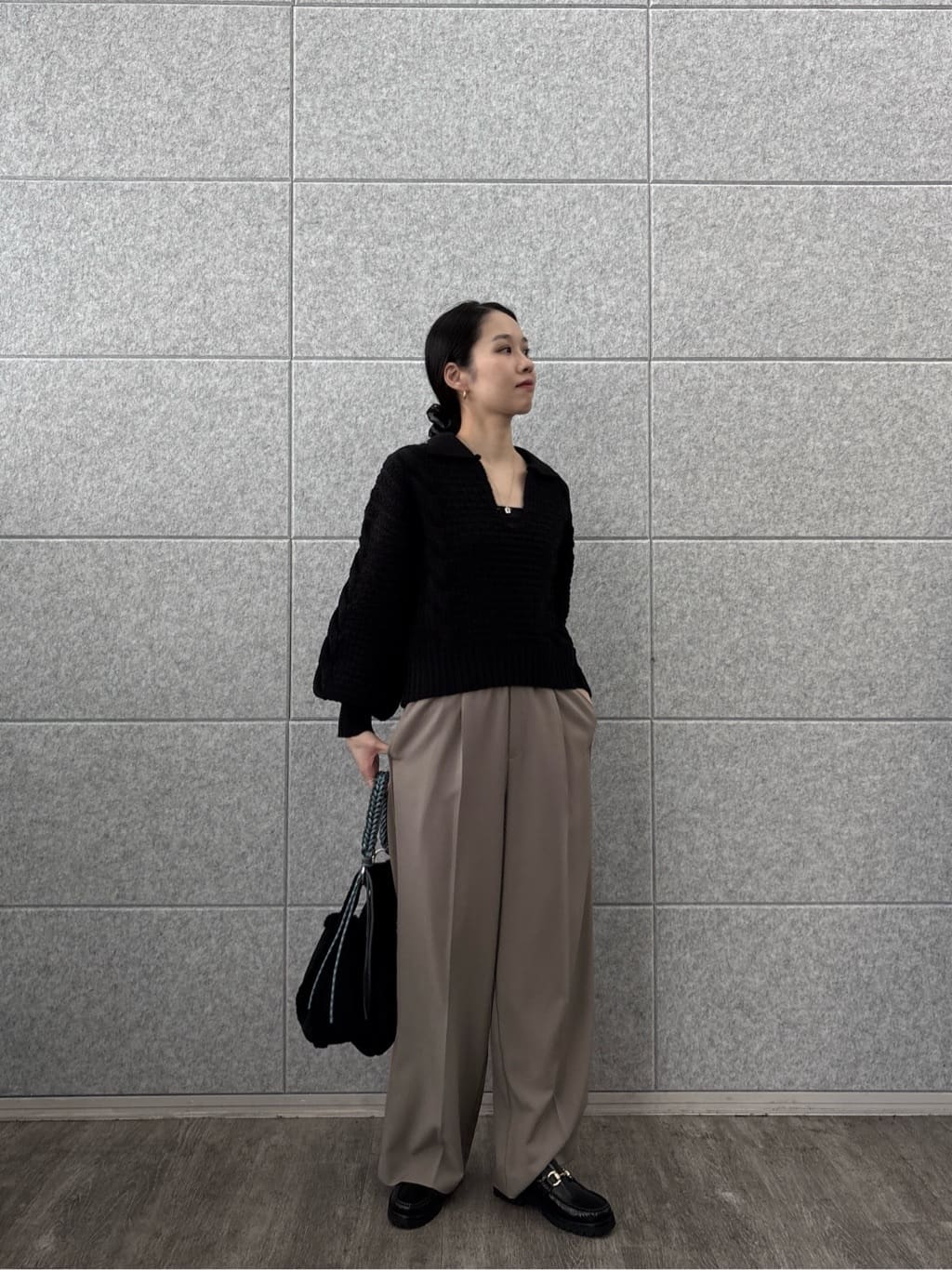 ひなさんの「INDIVI｜スキッパーフォルムニット」を使ったコーディネート