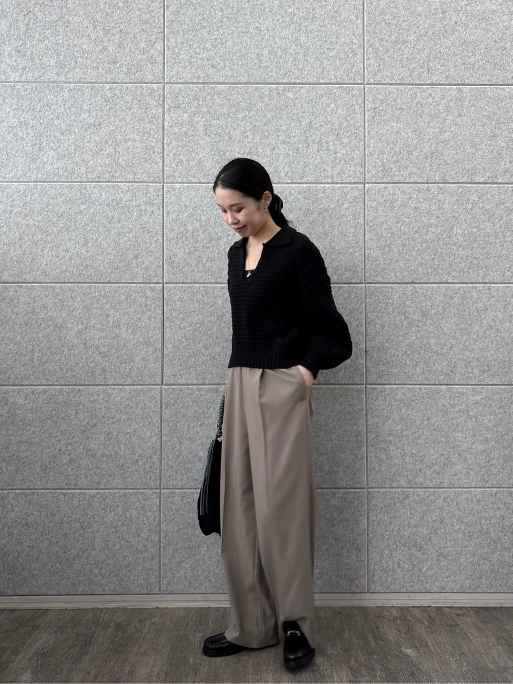 ひなさんの「INDIVI｜スキッパーフォルムニット」を使ったコーディネート