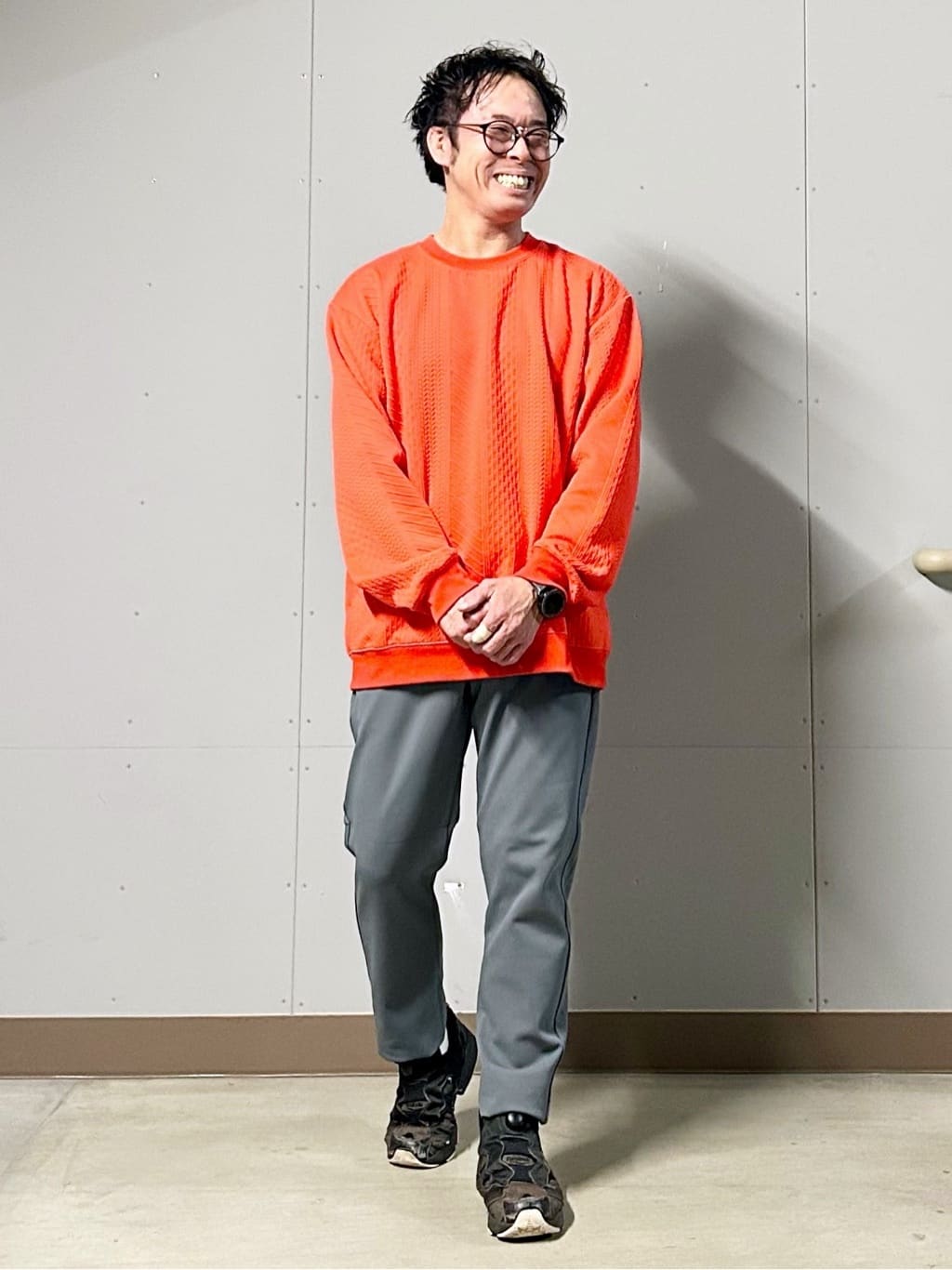 KENJI Iさんの「THE SHOP TK｜【無地に飽きた方へ】ふくれジャカードスウェット　洗濯機OK/6色展開/ユニセックスでおすすめ！」を使ったコーディネート