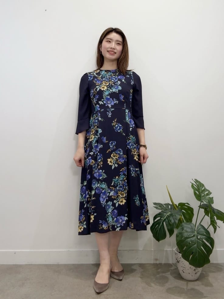 Suma Una本部スタッフさんの「SunaUna｜【手洗い可】花柄パネルワンピース」を使ったコーディネート