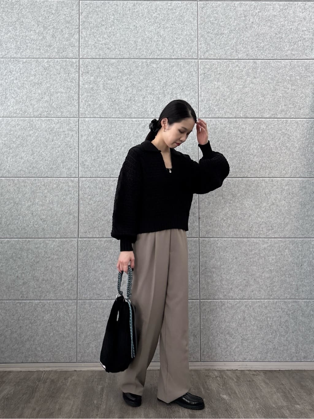 ひなさんの「INDIVI｜スキッパーフォルムニット」を使ったコーディネート