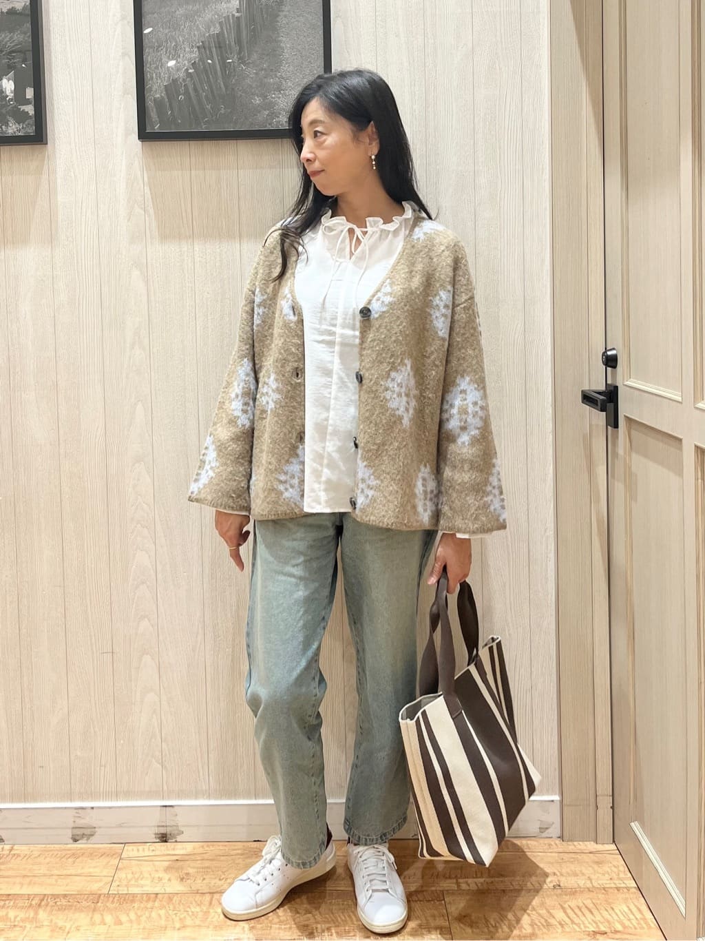youさんの「SHOO･LA･RUE｜羽織るだけでスタイリングの主役に 起毛柄カーディガン」を使ったコーディネート