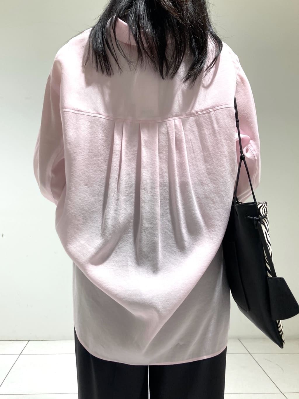 momokoさんの「INDIVI｜【体型カバー／清涼感】シアーオーバーシャツ」を使ったコーディネート