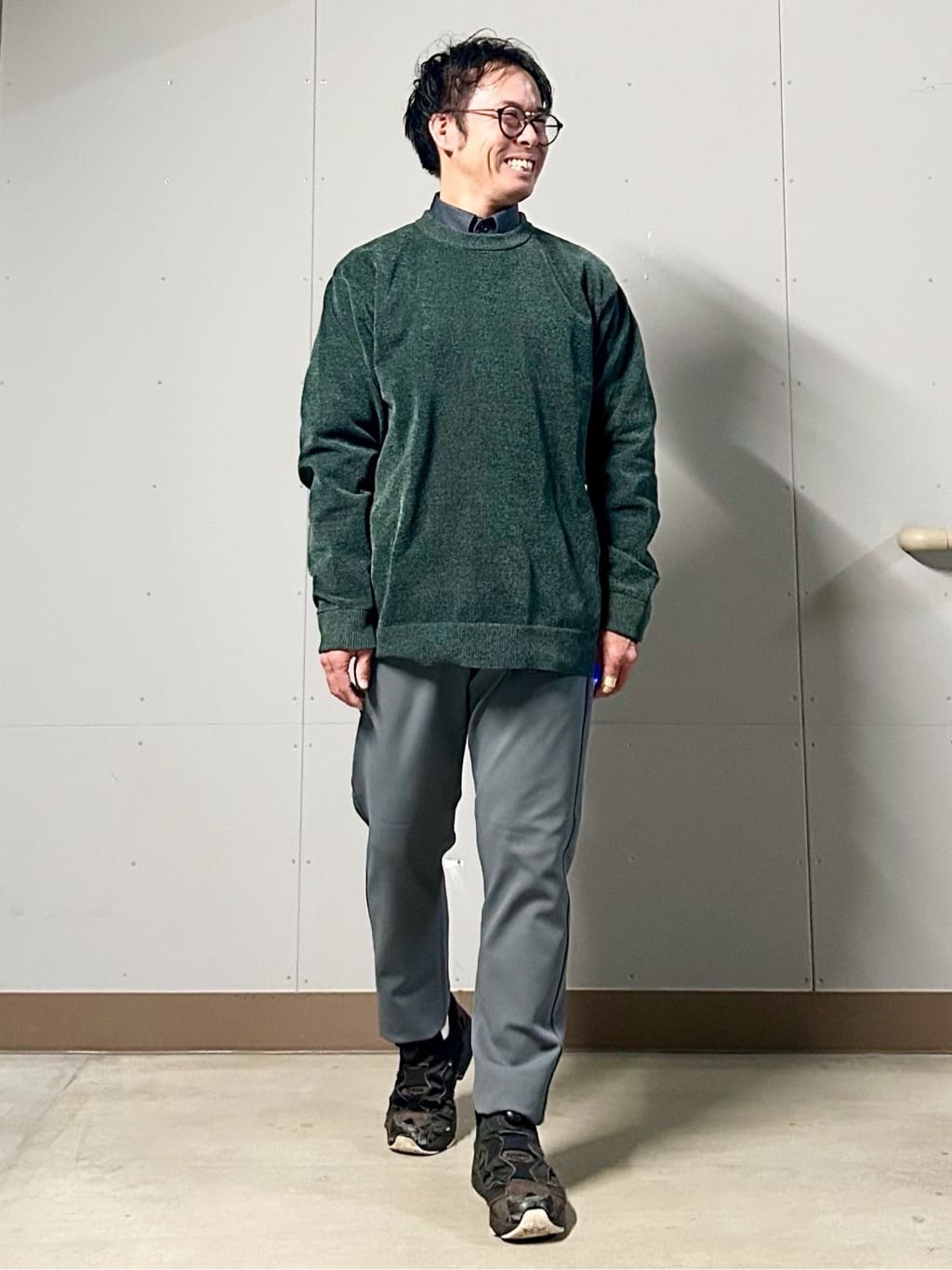 KENJI Iさんの「THE SHOP TK｜【触れるたびに心地良い】ライトモールニット　洗濯機OK/ユニセックスでおすすめ！」を使ったコーディネート