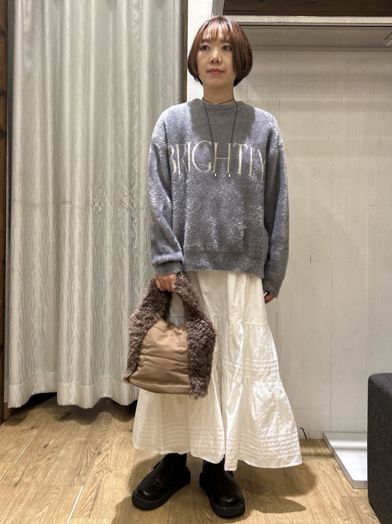 ga_riさんの「THE SHOP TK｜ベルベットフェザー ロゴニットプルオーバー」を使ったコーディネート
