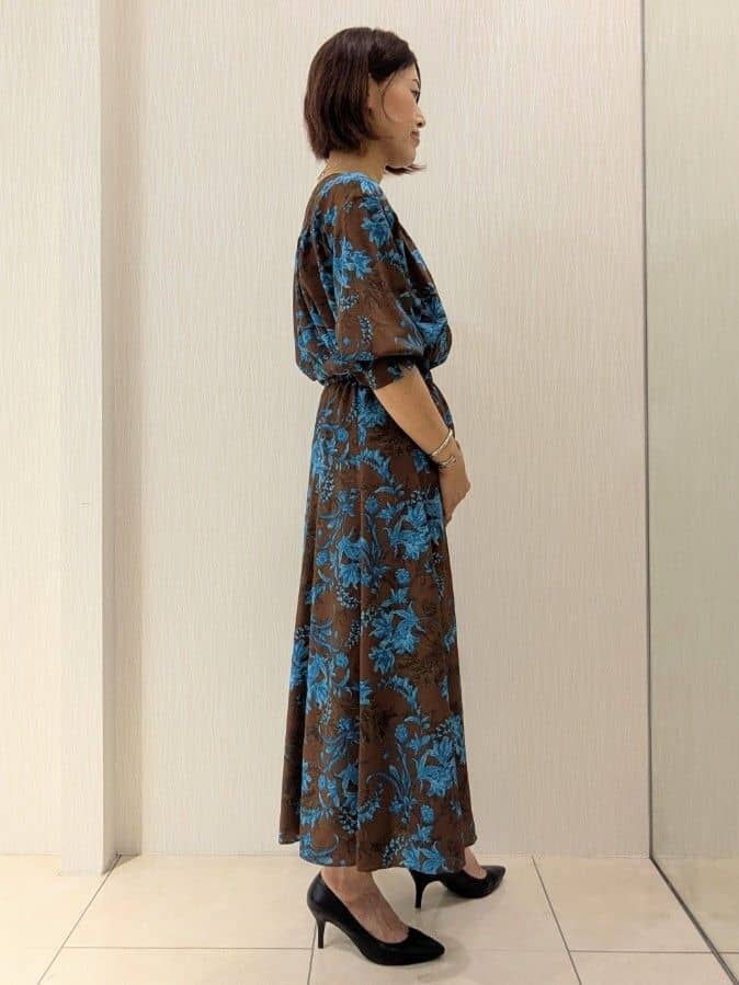 u-macoさんの「UNTITLED｜【洗える/セットアップ可能】オーナメントフラワー ブラウス」を使ったコーディネート