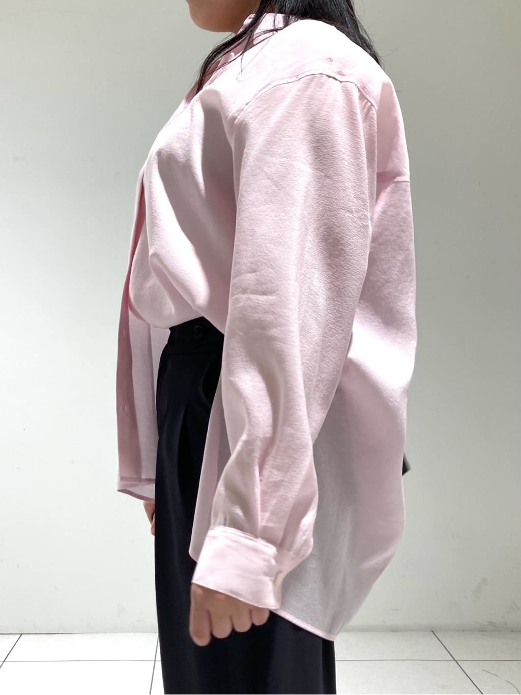 momokoさんの「INDIVI｜【体型カバー／清涼感】シアーオーバーシャツ」を使ったコーディネート