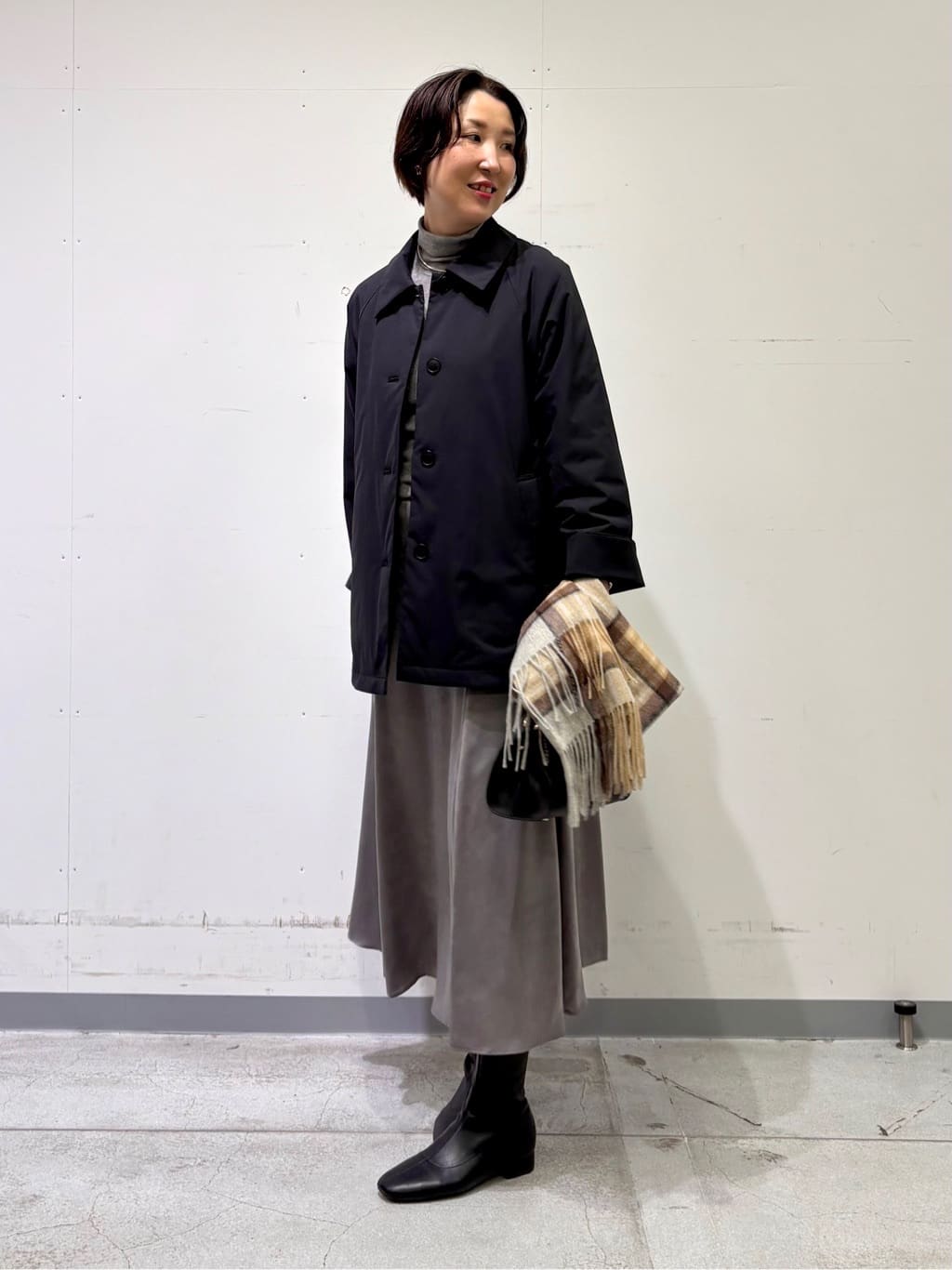 yuriさんの「INDIVI｜【UVケア／セットアップ可能】スエード調サテンスカート」を使ったコーディネート