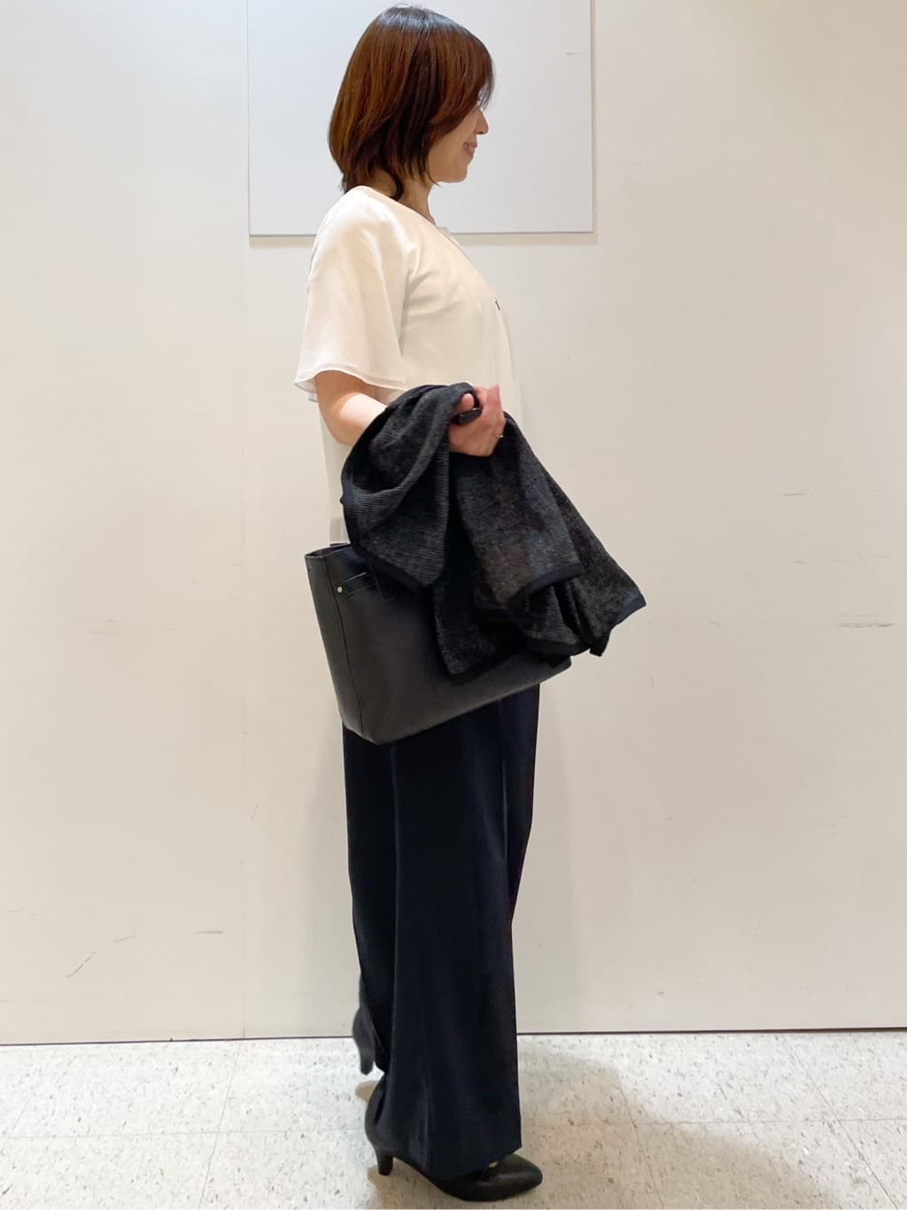 めいさんの「Reflect｜【一枚着で着映え◎／ジャケットのインナーにも】フロント開きブラウス」を使ったコーディネート