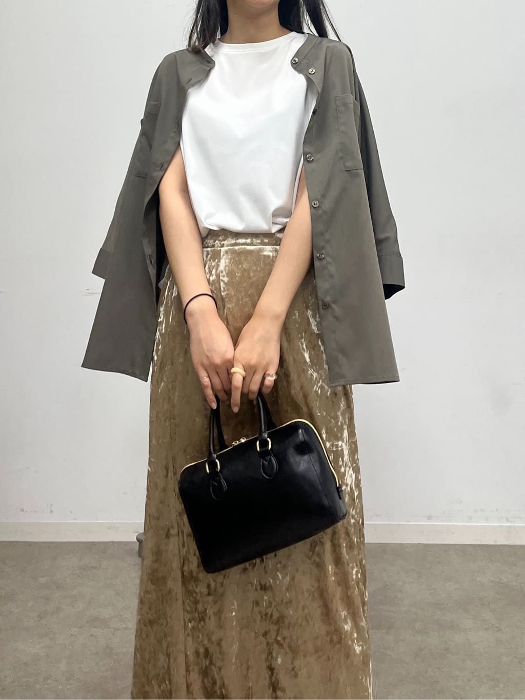 cotaniさんの「SHOO･LA･RUE｜【汗ジミ軽減/ひんやり/UV】大人のヘルシーな着こなしに タックノースリーブチュニック」を使ったコーディネート