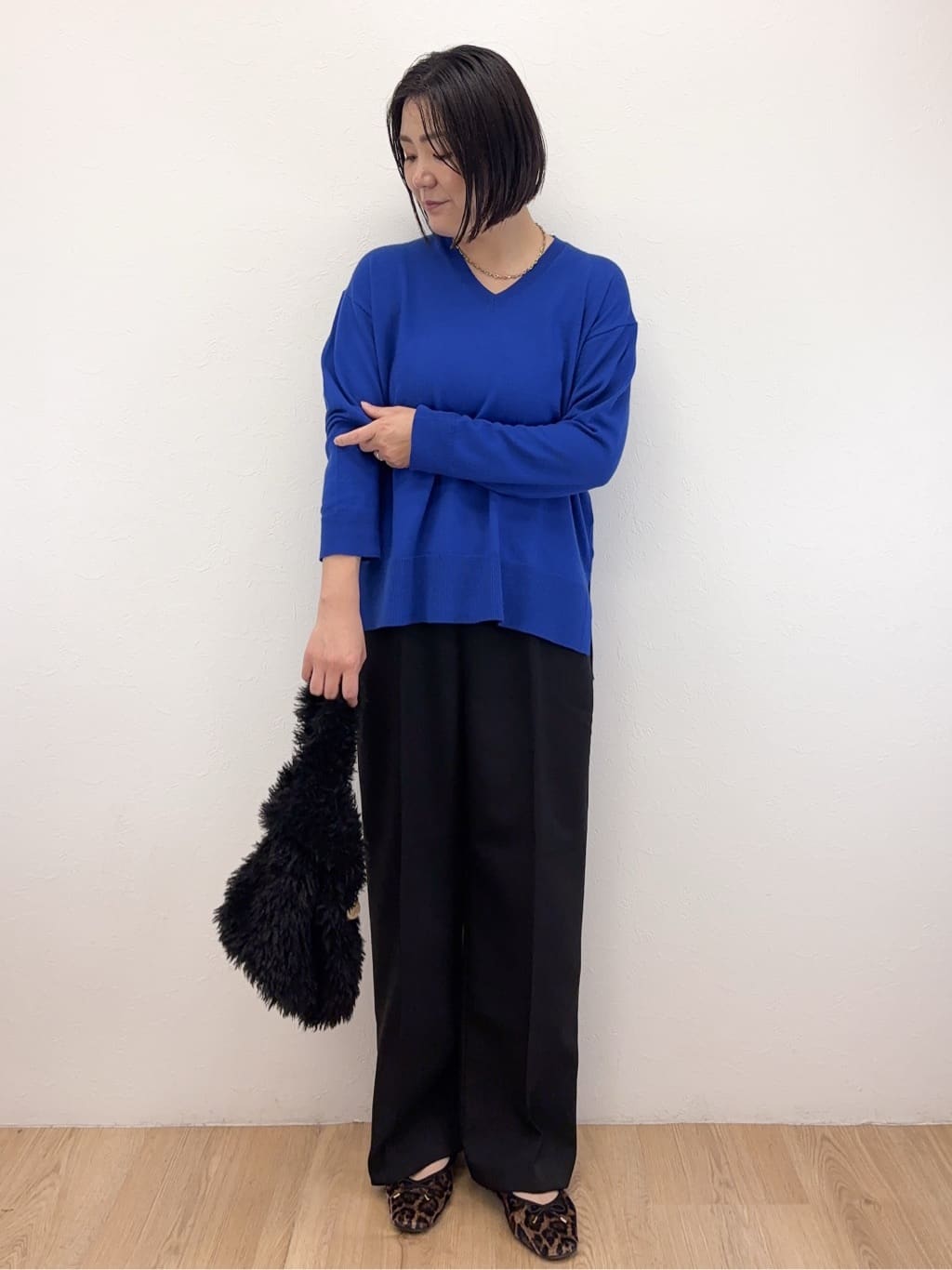 Takeさんの「OPAQUE.CLIP｜Vネックニット／エクストラファインメリノウール【THEシリーズ／洗濯機OK】」を使ったコーディネート