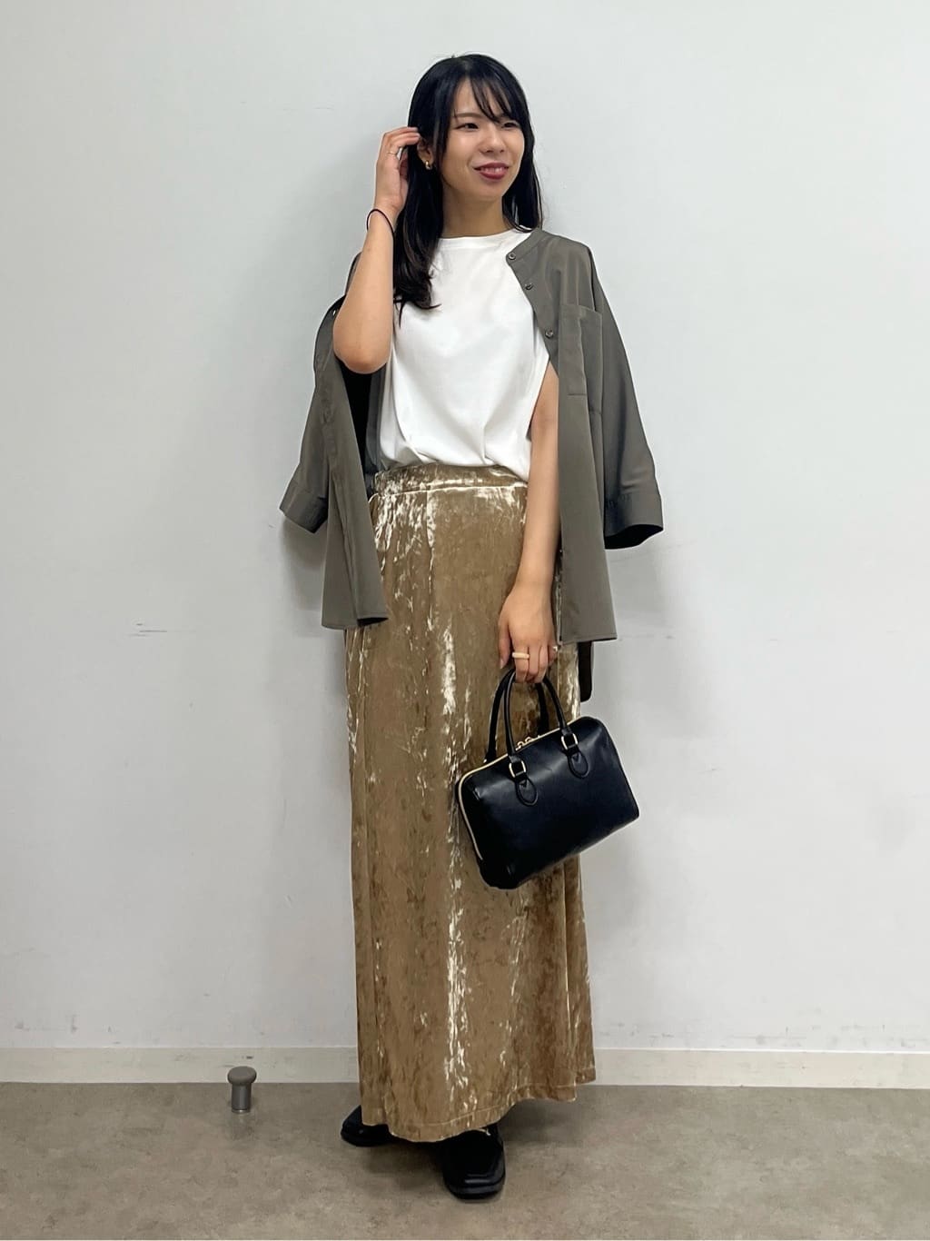 cotaniさんの「SHOO･LA･RUE｜【汗ジミ軽減/ひんやり/UV】大人のヘルシーな着こなしに タックノースリーブチュニック」を使ったコーディネート