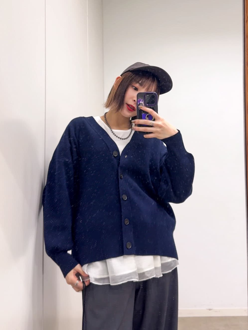 𝐜𝐡𝐢𝐤𝐚さんの「SHOO･LA･RUE｜【洗える/毛玉レス】表面がきれいなVネックカーディガン」を使ったコーディネート