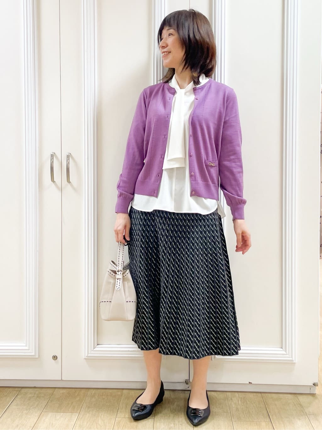 めいさんの「Reflect｜【きちんと見え／通勤／セレモニーにおすすめ◎】ドット柄ボウタイブラウス」を使ったコーディネート