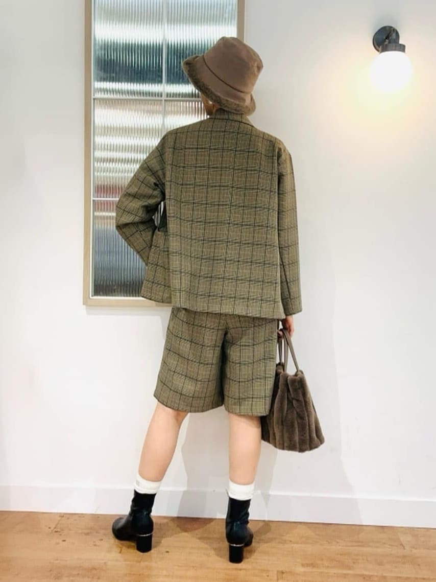 えまんさんの「SHOO･LA･RUE｜【セットアップ可】チェック柄タックハーフパンツ」を使ったコーディネート