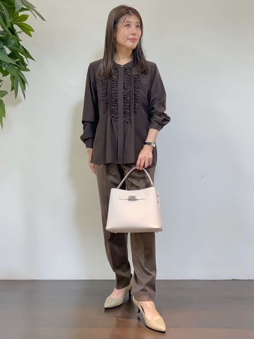 tomoさんの「UNTITLED｜【アンサンブル可/洗える/Vネック】ウールシルクカーディガン」を使ったコーディネート