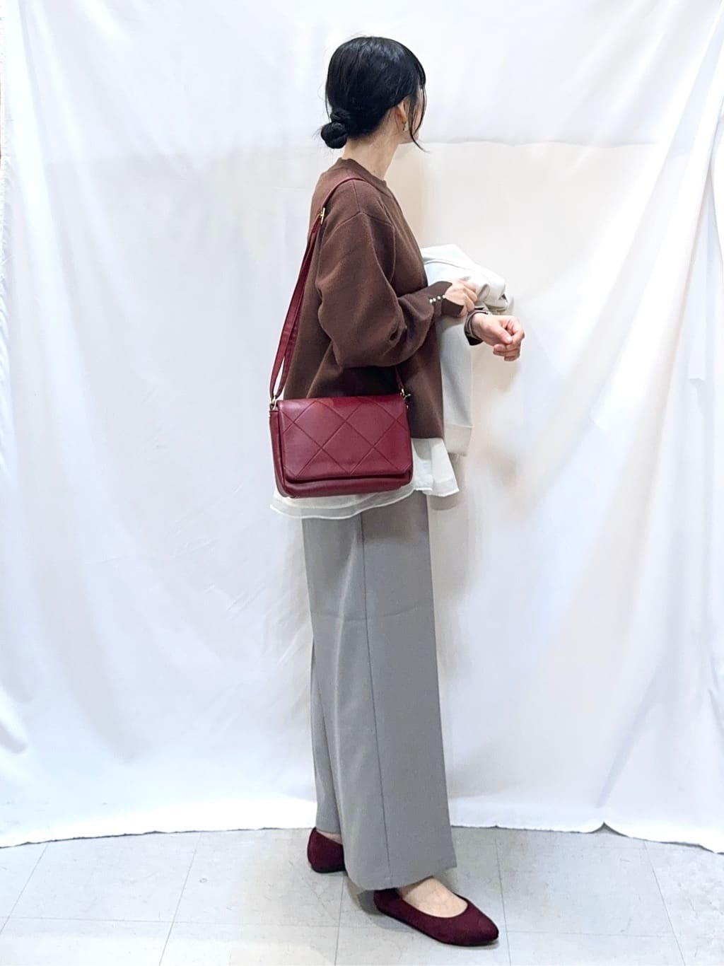 𝐇𝐢𝐫𝐨𝐦𝐢さんの「SHOO･LA･RUE｜裾フリルレイヤードトップス」を使ったコーディネート