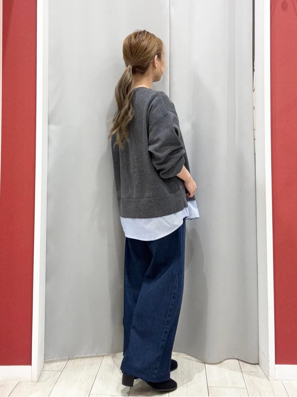 shioさんの「SHOO･LA･RUE｜【高レビュー/S-LL】脚のラインを拾いにくい デニムワイドパンツ」を使ったコーディネート