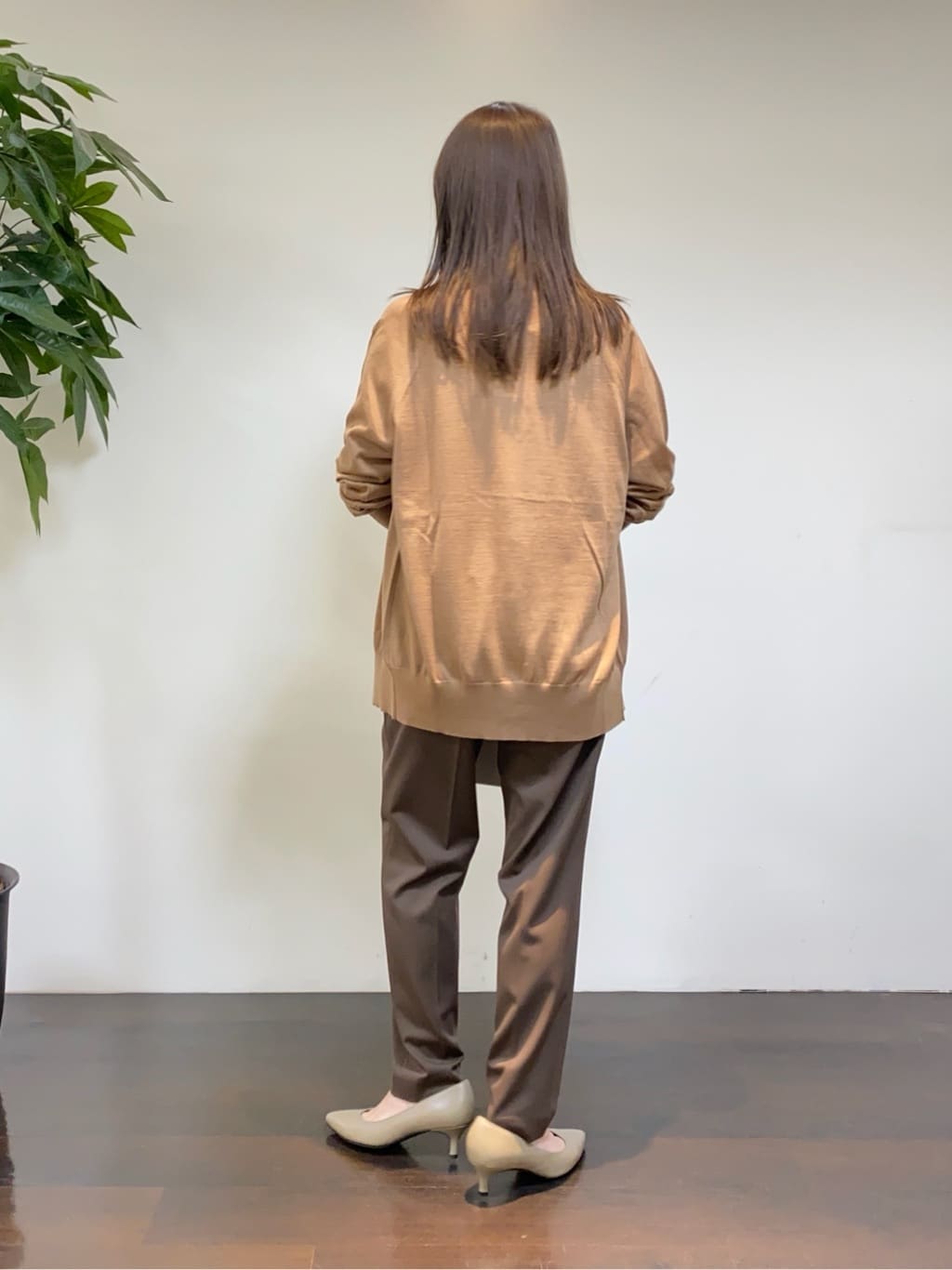 tomoさんの「UNTITLED｜【アンサンブル可/洗える/Vネック】ウールシルクカーディガン」を使ったコーディネート