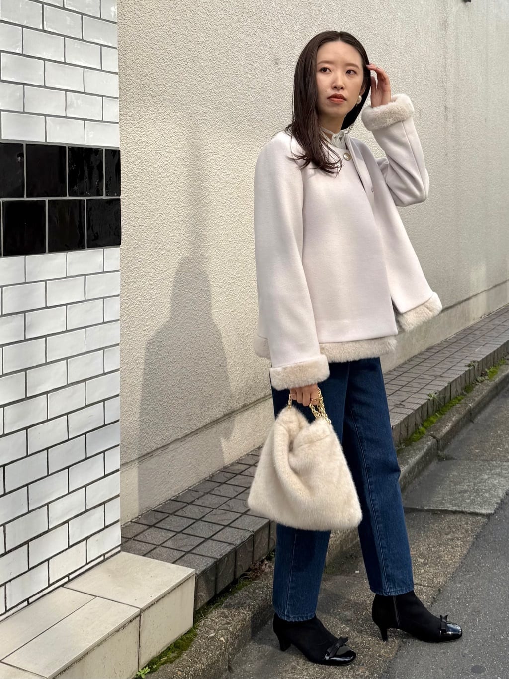 teiさんの「Couture brooch｜【大人可愛い・リボン取り外し可】前後2WAYラメリブ シアープチフリルニット」を使ったコーディネート