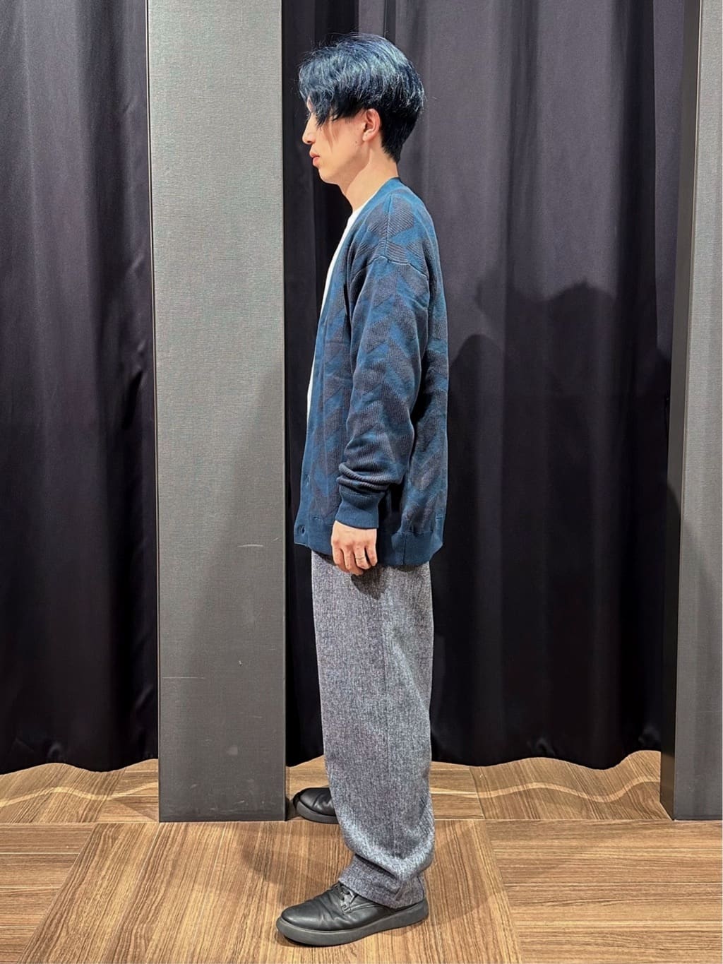 tomoyaさんの「THE SHOP TK｜ヘリンボンニットカーディガン」を使ったコーディネート