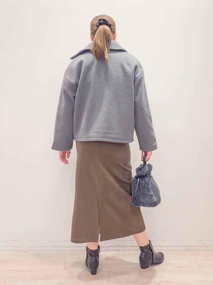 naoさんの「SHOO･LA･RUE｜【洗濯機可】上品できれい見え フェイクスエード ナロースカート」を使ったコーディネート