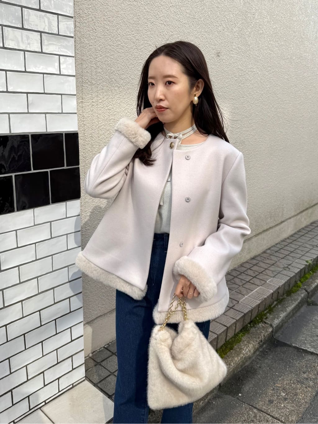 teiさんの「Couture brooch｜【大人可愛い・リボン取り外し可】前後2WAYラメリブ シアープチフリルニット」を使ったコーディネート