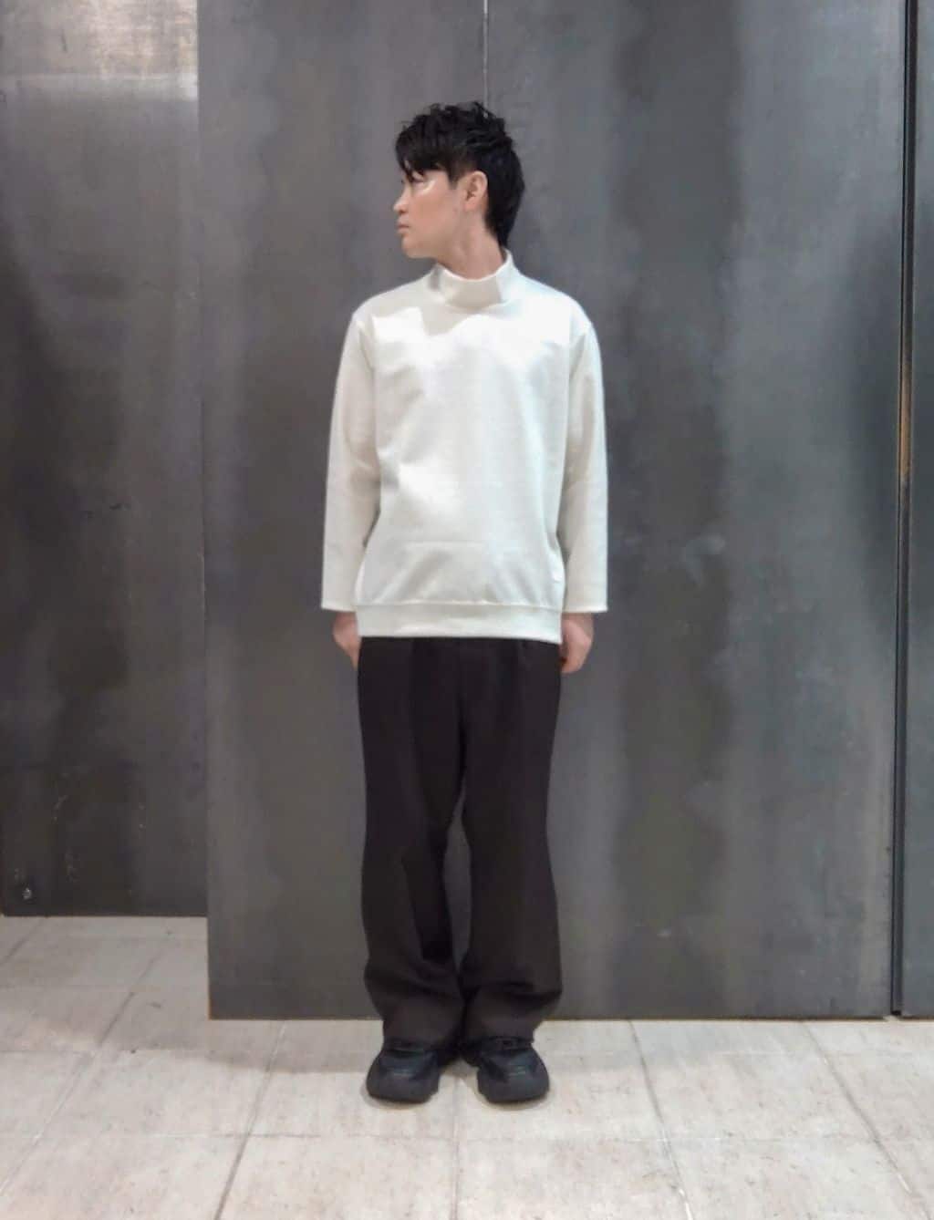 shiominさんの「TAKEO KIKUCHI｜【JUST ONE LAYER】ダウンファブリック ジップアップ フード ブルゾン」を使ったコーディネート