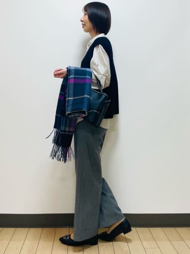 Riiさんの「Reflect｜【さらっと一枚で決まる／重ね着にもおすすめ◎】タックスリーブシャツブラウス」を使ったコーディネート