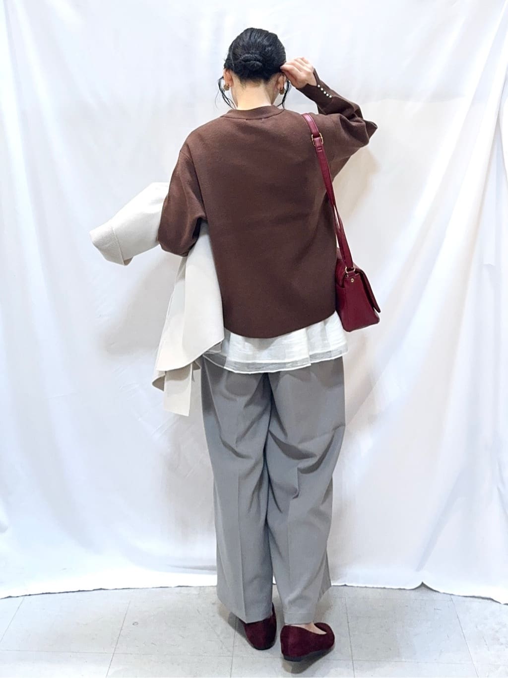 𝐇𝐢𝐫𝐨𝐦𝐢さんの「SHOO･LA･RUE｜裾フリルレイヤードトップス」を使ったコーディネート