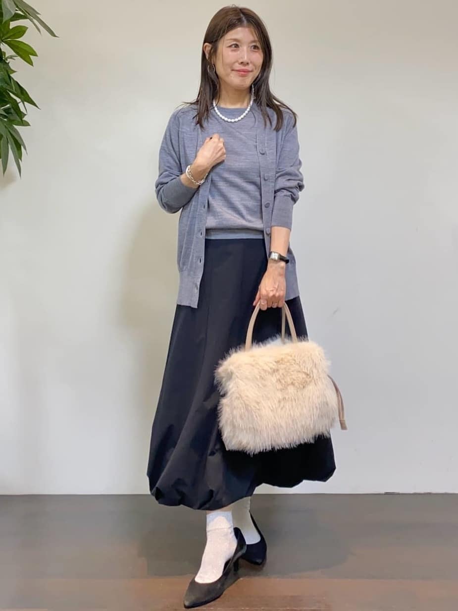tomoさんの「UNTITLED｜【アンサンブル可/洗える/Vネック】ウールシルクカーディガン」を使ったコーディネート