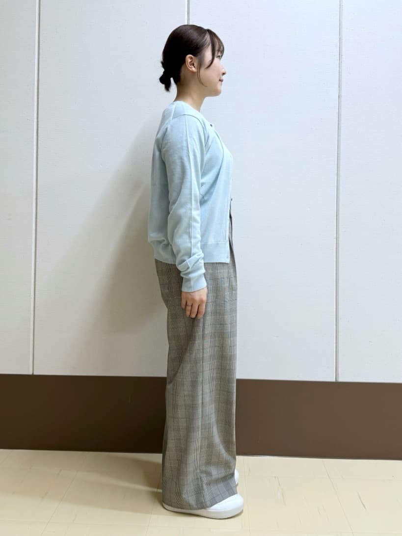 Rikoさんの「INDIVI｜【洗える／毛玉になりにくい】エクストラファインウール Vネックニット」を使ったコーディネート