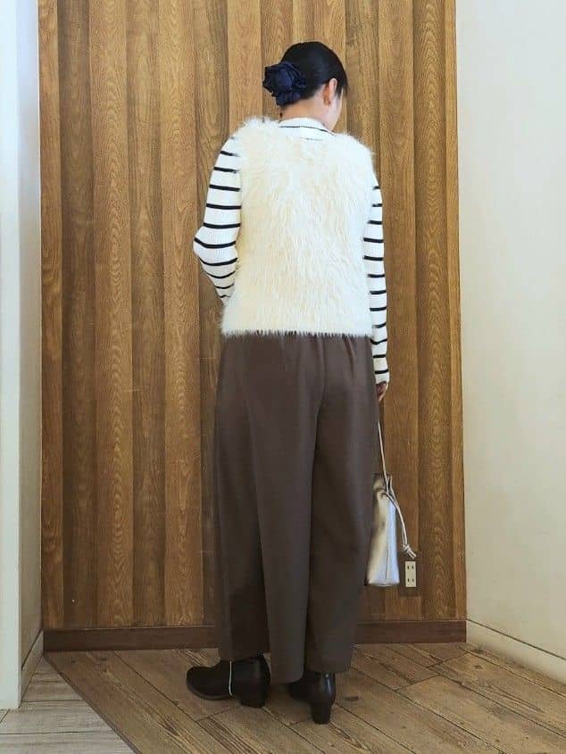 くまさんの「SHOO･LA･RUE｜【高レビュー/2点セット】着るだけでコーデが決まる フェザーニットベスト&times;リブニット」を使ったコーディネート