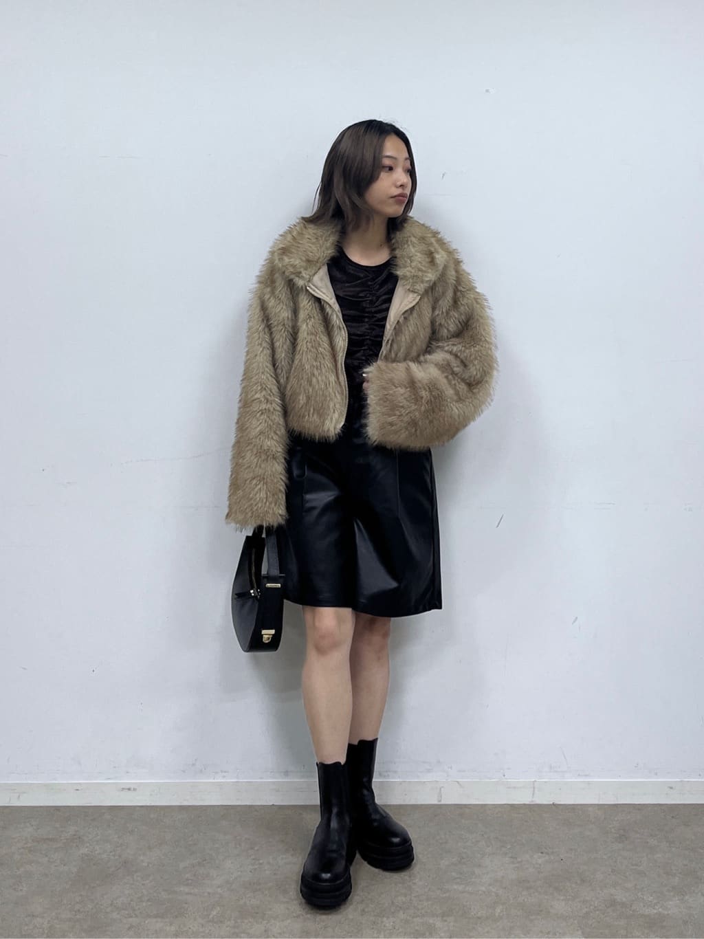 Harukaさんの「INDIVI｜【MILLELA FIRENZE】ショルダームーンバッグ」を使ったコーディネート
