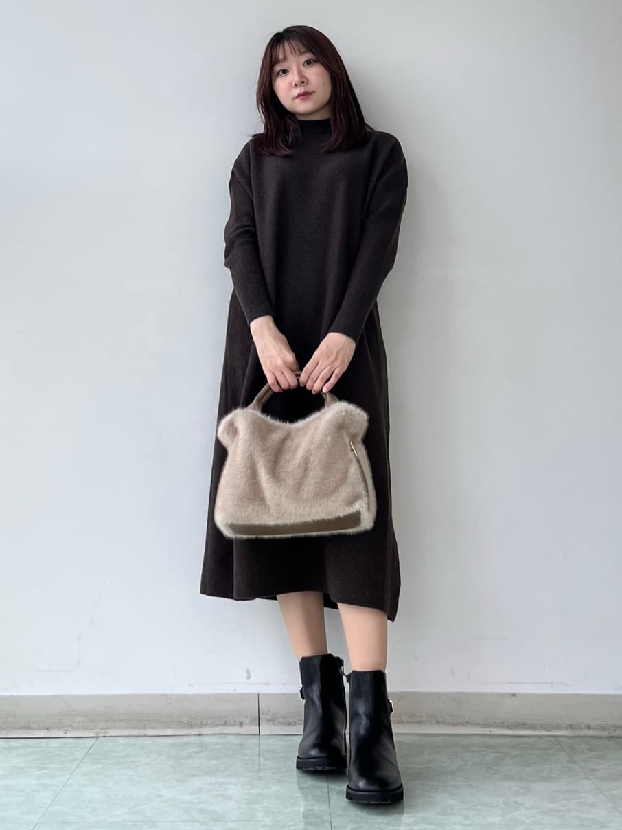 KAHOさんの「UNTITLED｜【ロング丈/ゆったりシルエット】テントライン ニットワンピース」を使ったコーディネート