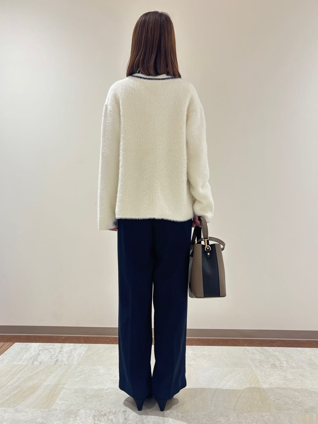 miさんの「grove｜軽やかフェザーで魅せる、クラシカルな主役カーディガン」を使ったコーディネート